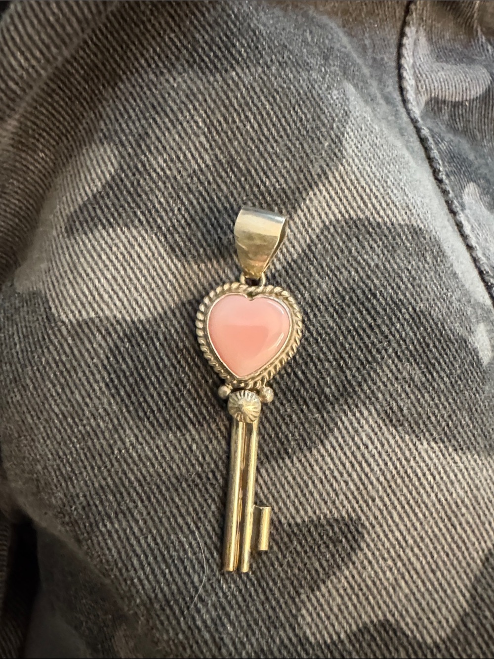 925 silver native made Key Pendant Necklace with Pink conch Heart Center